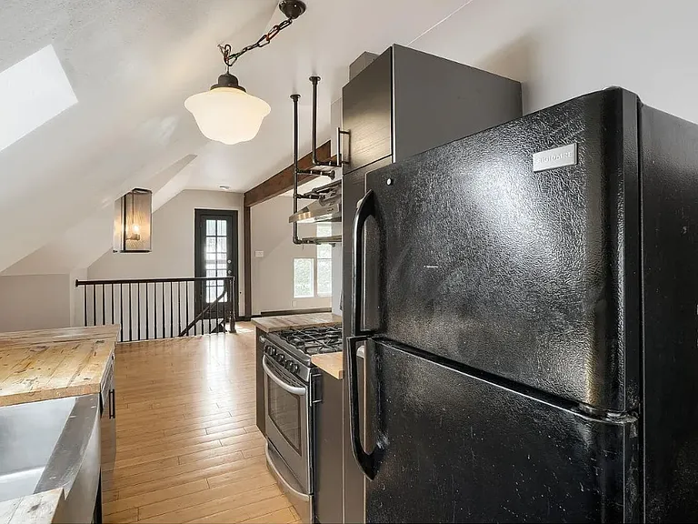 2929 Curtis St #B — Photo 6