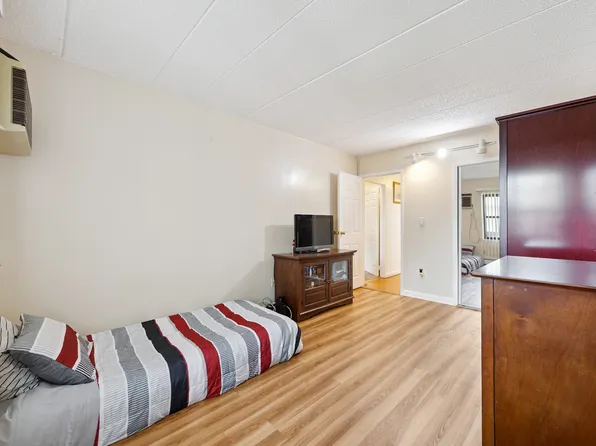 75-22 Parsons Boulevard image 11 of 21