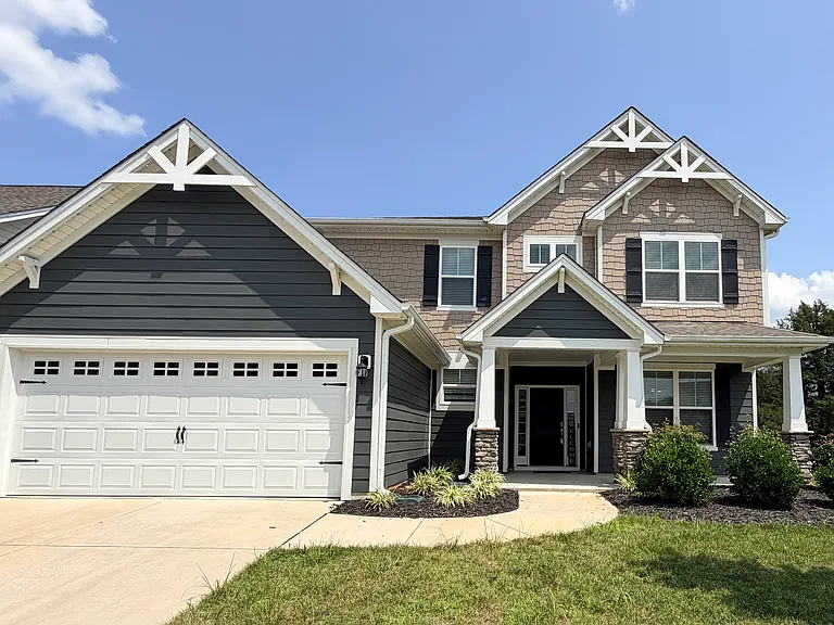 4270 Pelican St — Photo 1