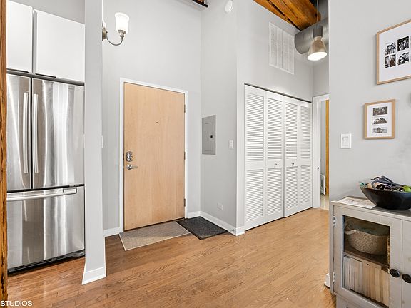 3rd image of 2511 W Moffat St APT 106E