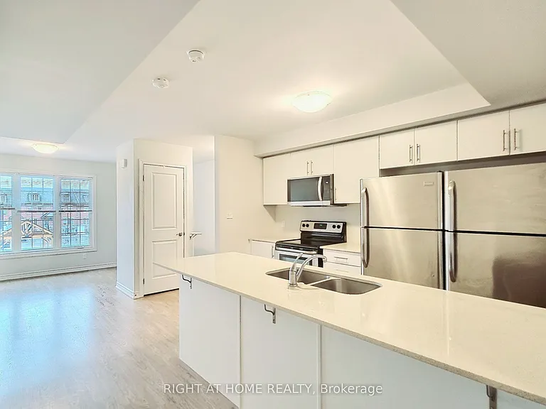 246 Penetanguishene Rd #1 — Photo 11