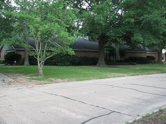 2nd image of 1850 Lake Manor Dr