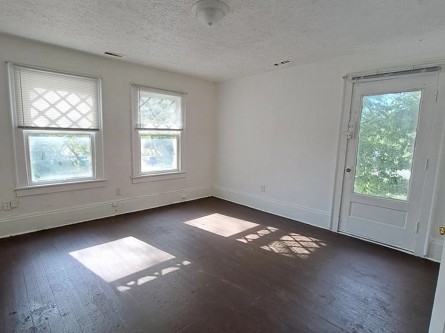 1002-1004 South Fountain Avenue - 1002 1/2 — Photo 3