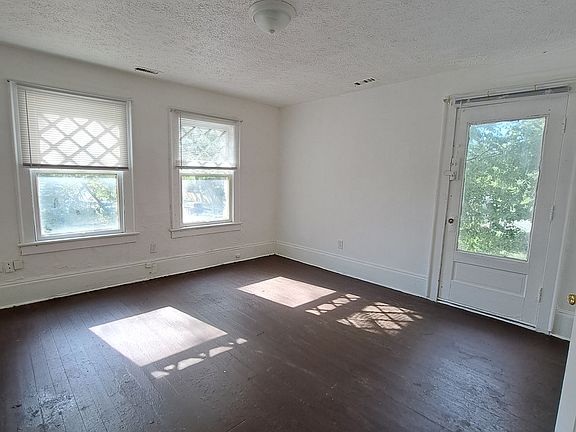 3rd image of 1002-1004 S Fountain Ave #1002-1/2