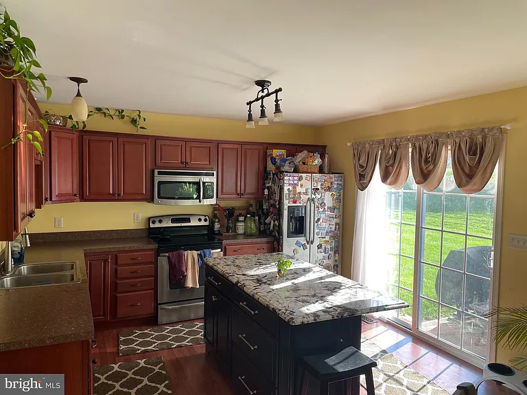 192 Old Schoolhouse Ln — Photo 4
