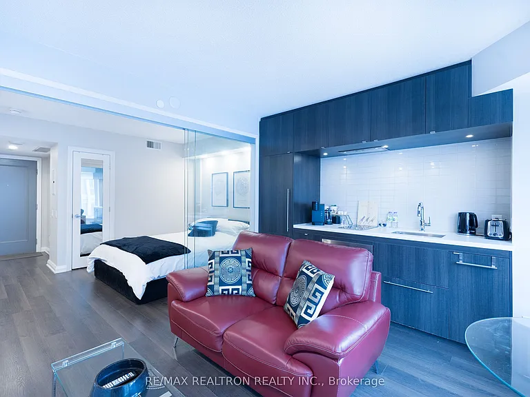 155 Yorkville Ave — Photo 14