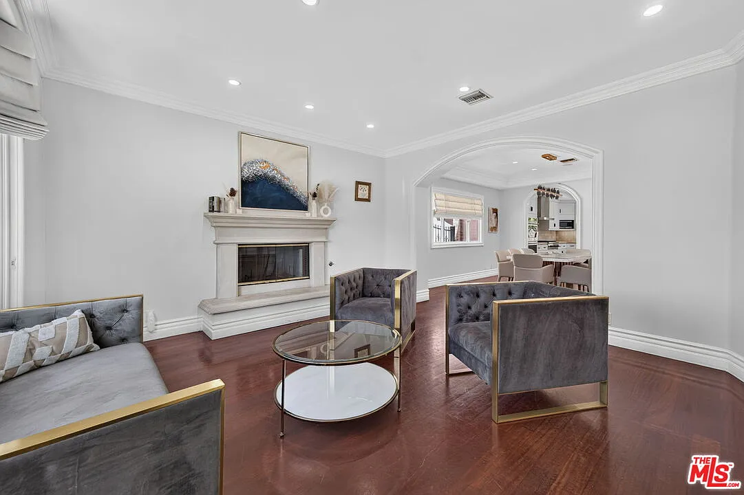 5 bed, 5.5 bath, 3925 sqft, $10,500 — Photo 3