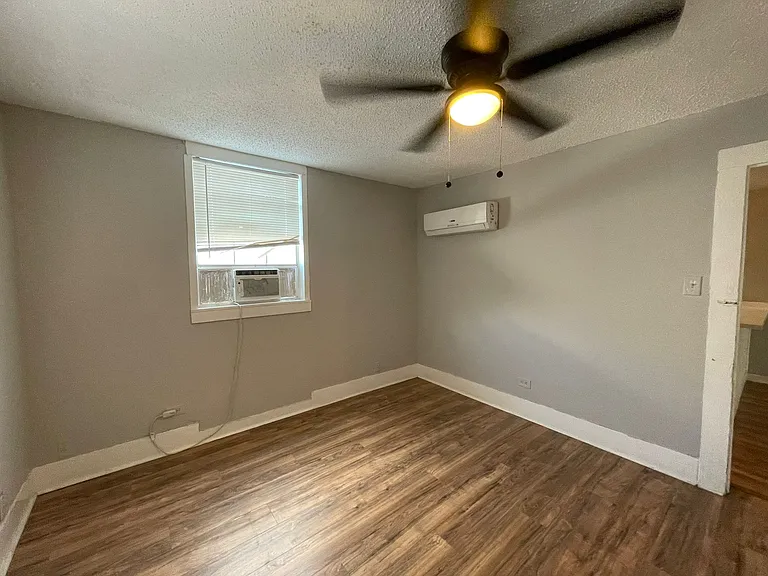 143 Tremlett Ave #D — Photo 17