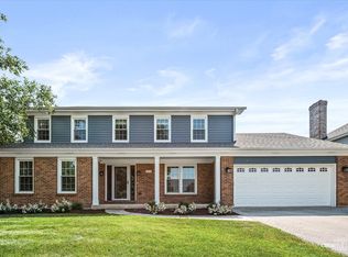 2476 Barkdoll Rd, Naperville, IL 60565