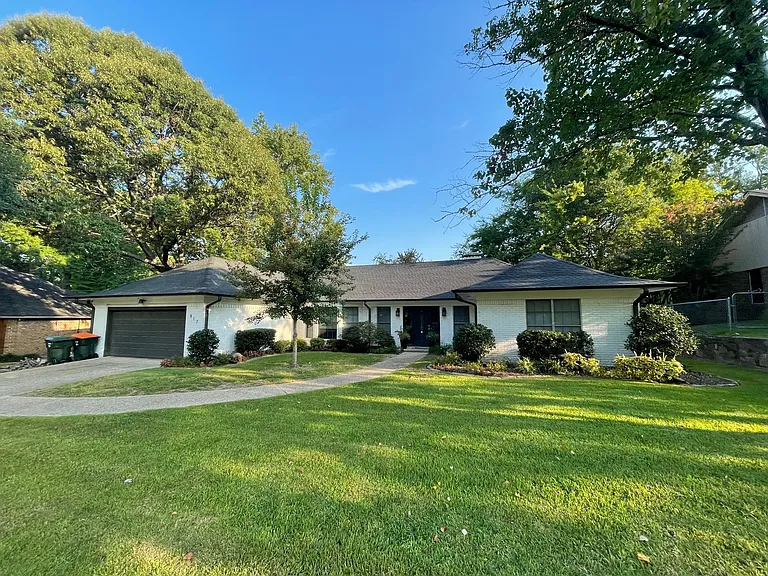 817 Spring Creek Dr — Photo 1