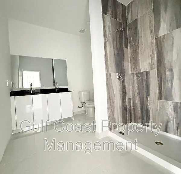 219 NW 23rd Ter — Photo 22