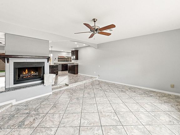 5th image of 802 W CARIBBEAN Lane
