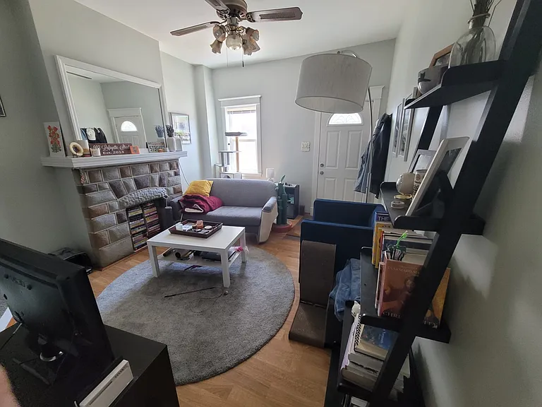 4021 1/2 Eden Way — Photo 2