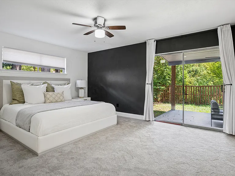 912 Glen Oaks Blvd — Photo 13