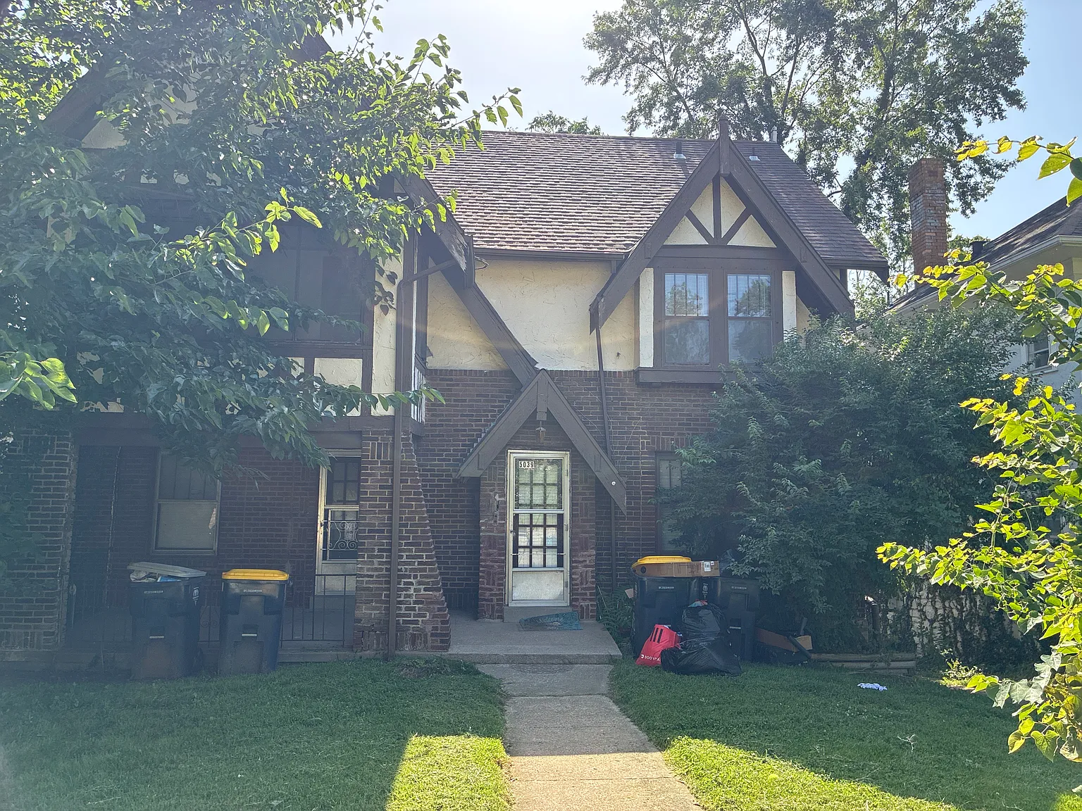 3 bed, 1200 sqft, $1,200 — Photo 1
