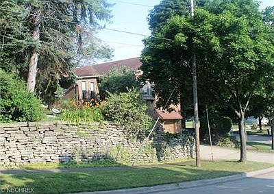 3rd image of 233 Eastholm Ave