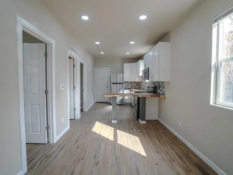 1518 Pine St — Photo 7