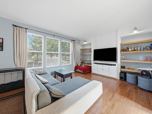 4th image of 251 Clubhouse St