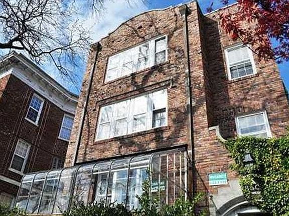 2nd image of 830 Westover Ave APT 3