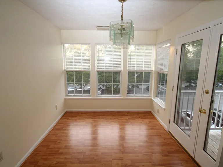 1002 Jessicas Ct #J — Photo 5