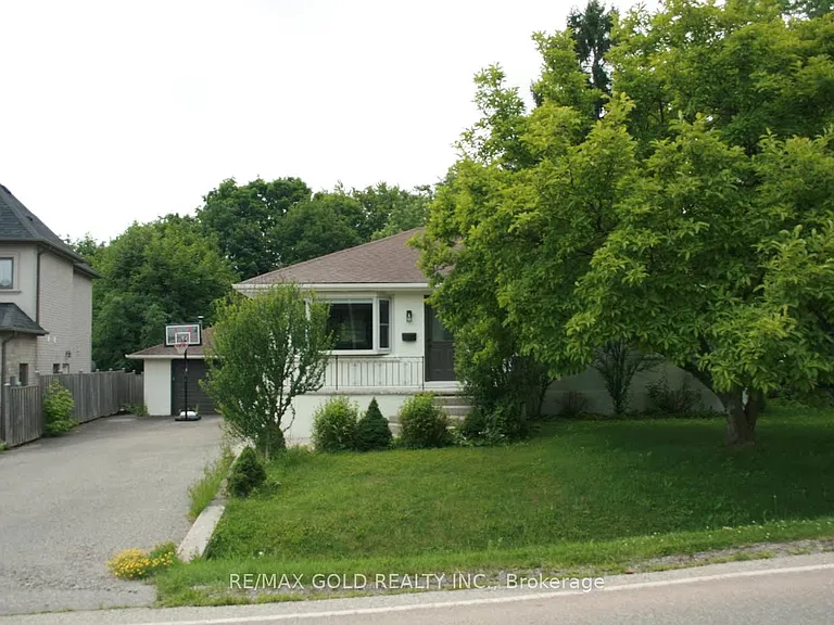 1124 Kent Ave — Photo 1