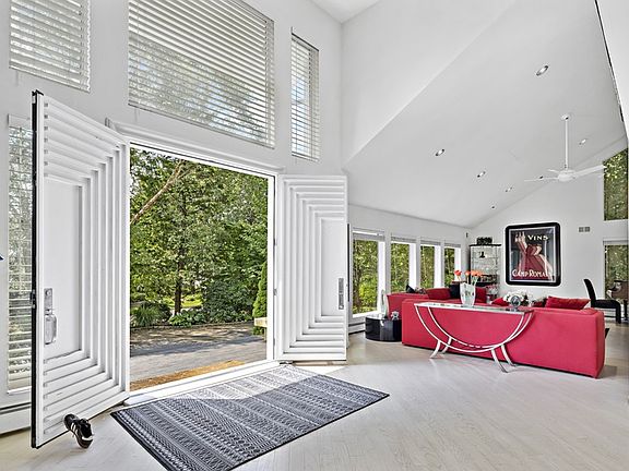 3rd image of 40 Westwood Ln