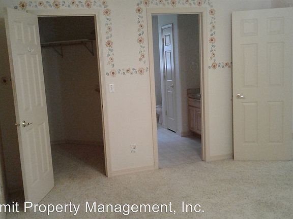 2nd image of 2625 Highwood Dr