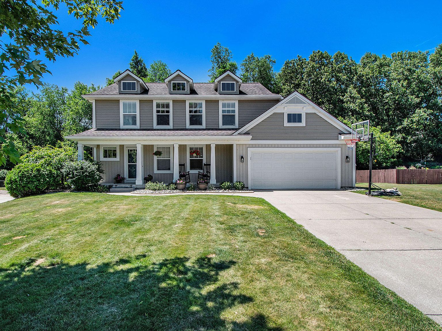 825 Soren Ct SE, Lowell, MI 49331 Zillow