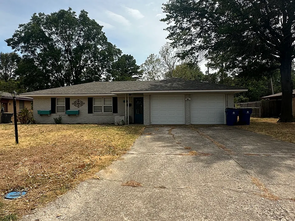 2208 W Cedar Ave