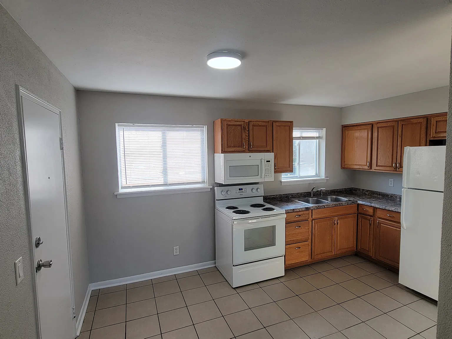 2 bed, 850 sqft, $975 — Photo 2
