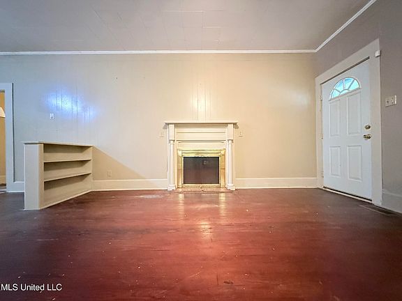 5th image of 310 Burke Ave