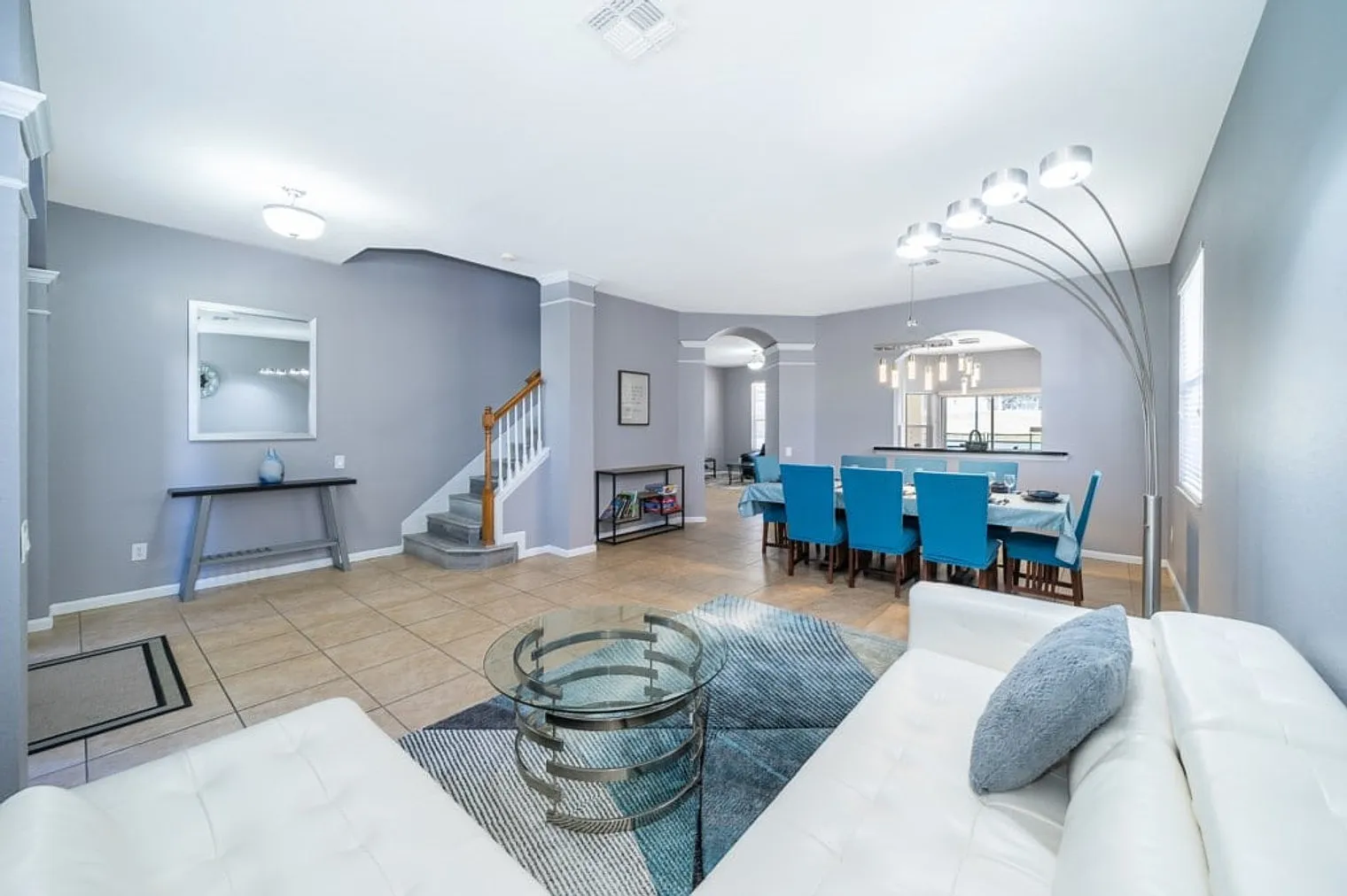 6 bed, 4.0 bath, 2820 sqft, $5,373 — Photo 2