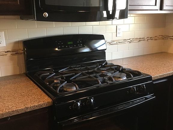4th image of 512 Woodlark Dr
