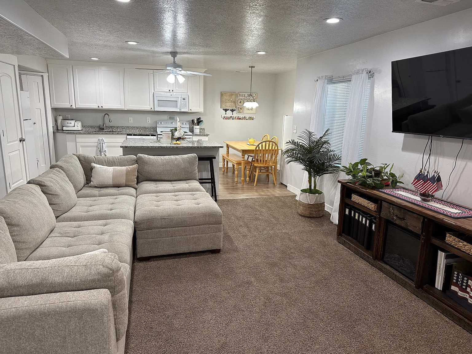 3 bed, 1200 sqft, $1,850 — Photo 2