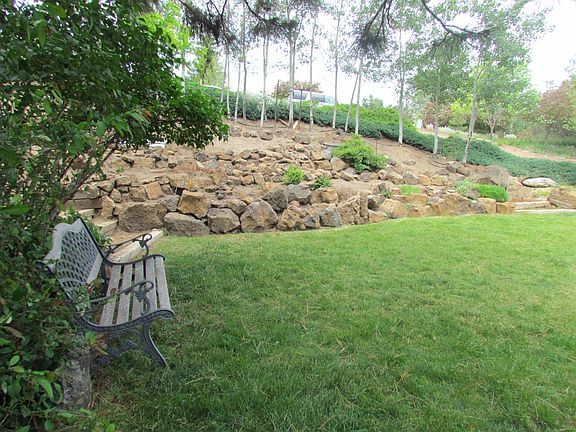 4th image of 20845 Greenmont Dr