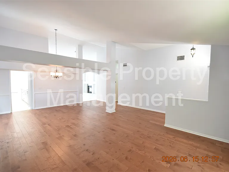 9304 Heritage Oak Ct — Photo 4