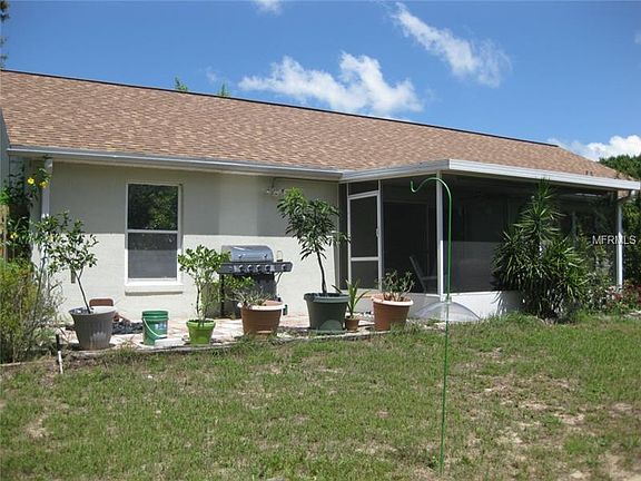 4th image of 821 Palm Forest Ln