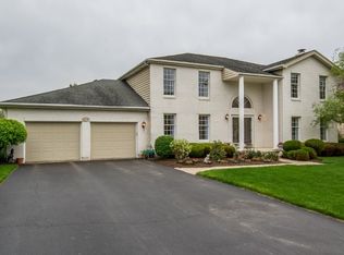 2811 Turnberry Rd, St Charles, IL 60174