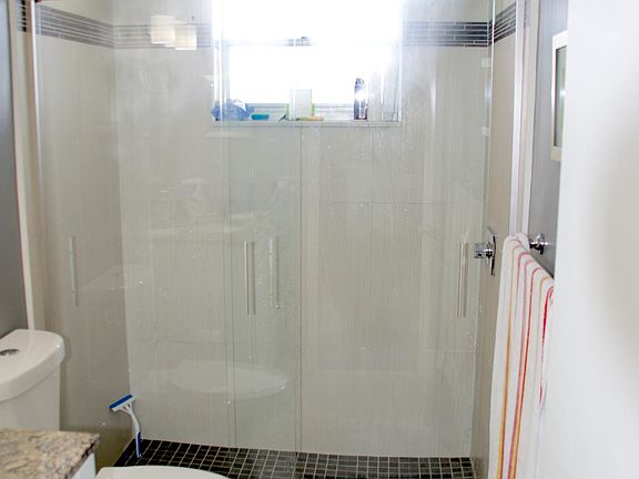 4th image of 950 Hillcrest Dr APT 408