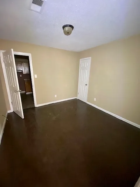 2 bed, 1.0 bath, $550 — Photo 4
