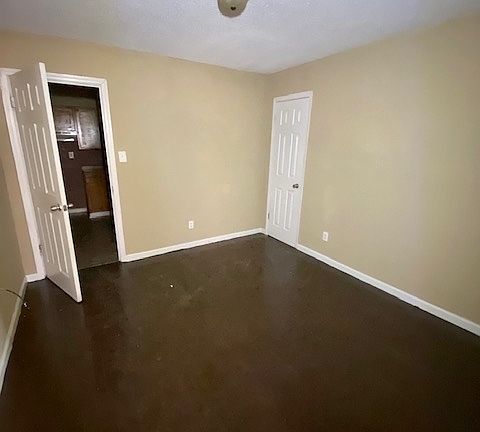 4th image of 2117 Hunter Ave