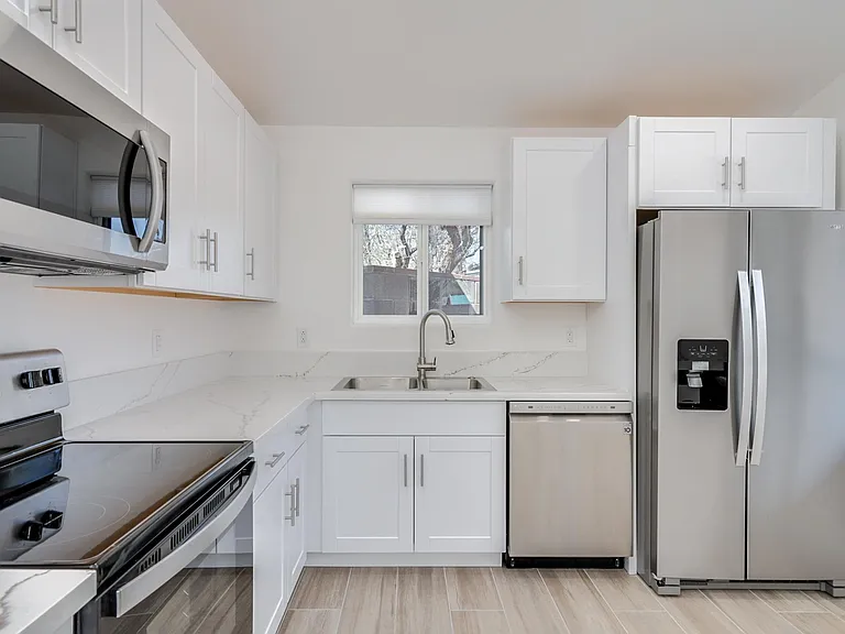 1120 E Waverly St #2 — Photo 17