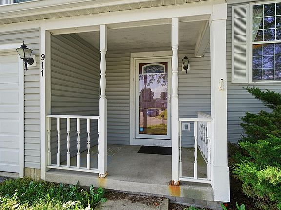 3rd image of 911 Robmeyer Dr