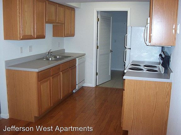 2nd image of 810 Wildwood Dr APT 204