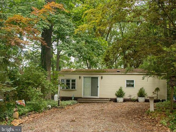 2nd image of 303-304 Huron Lane Gln #1