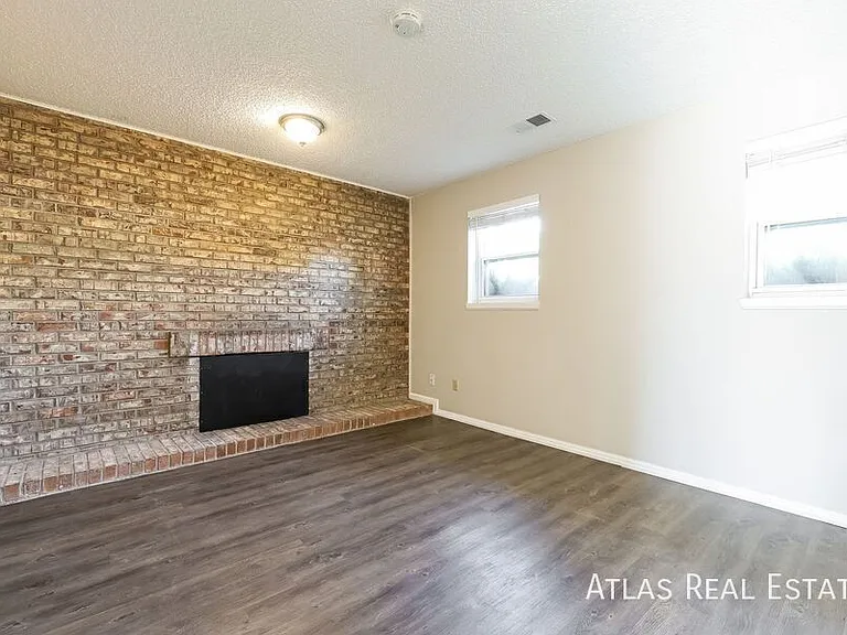 11194 Forest Ave — Photo 8