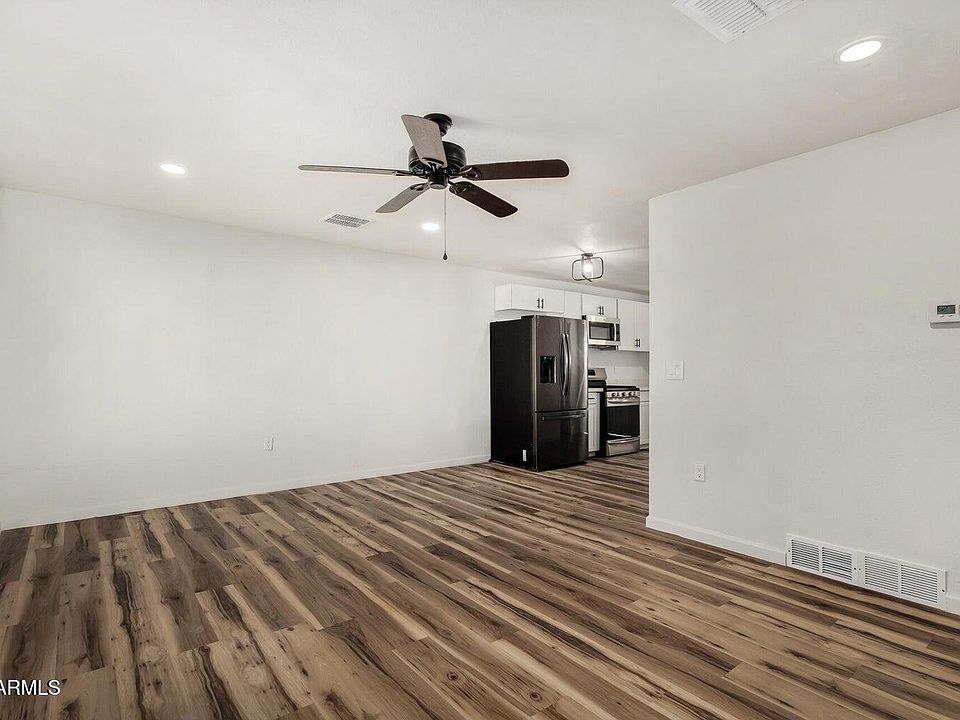 2nd image of 903 E Amelia Avenue