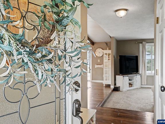 4th image of 5910 Davis Creek Rd NE