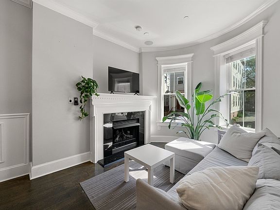 3rd image of 209 Green St Unit 1