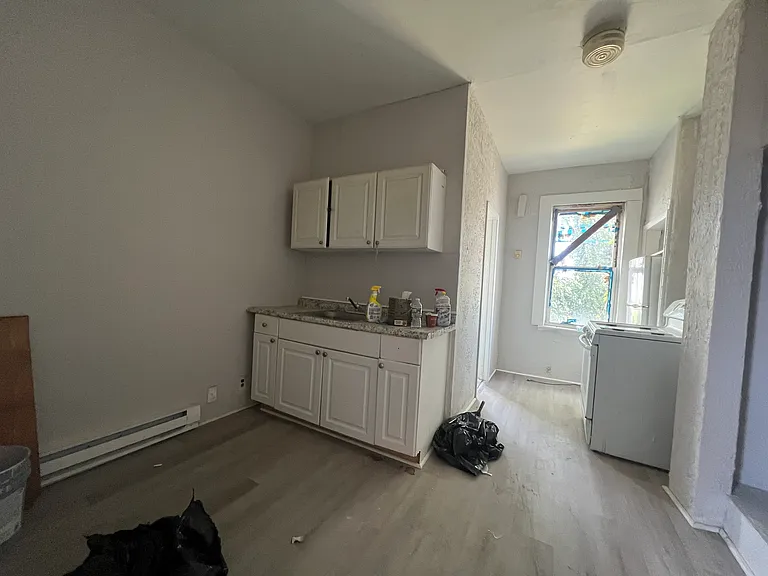 422 Saint Pauls Ave #1 — Photo 3
